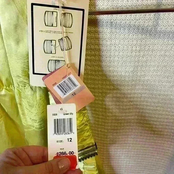 AliRo chartreuse cocktail dress - Picture 9 of 10